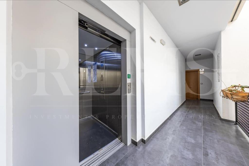 Inviting Apartment In The Center By Rems Малага Экстерьер фото